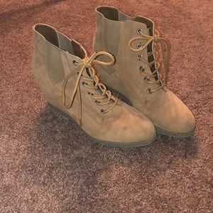 Steve Madden lace up wedged boots